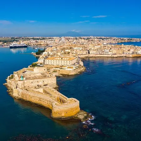 Tiche 200m From Sea - Happy شقة