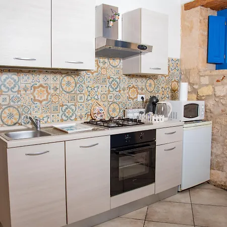 Tiche 200m From Sea - Happy Apartment
